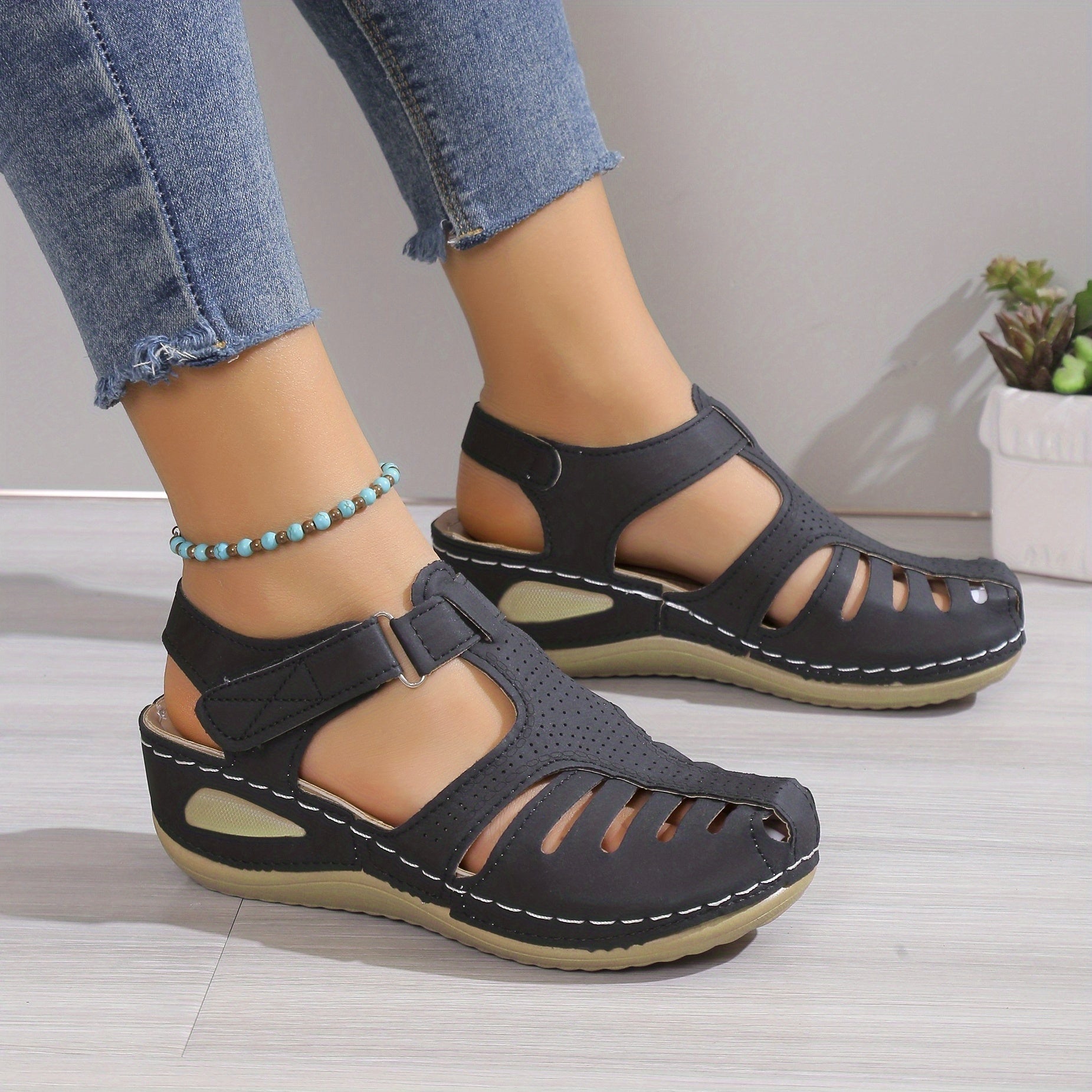 Leni – Cozy Sandals with Subtle Lift