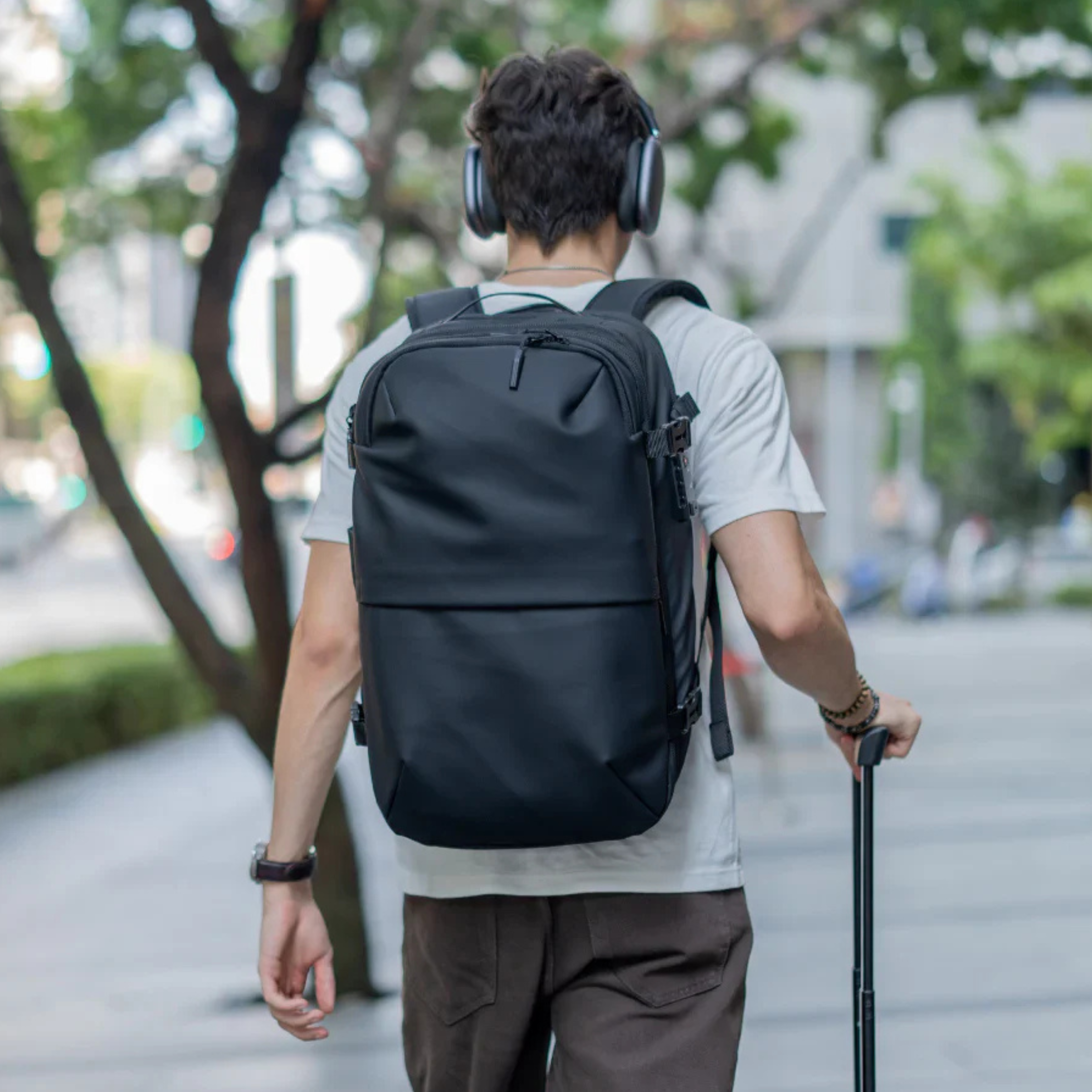 Travel Bag with FREE Vacuum Pump