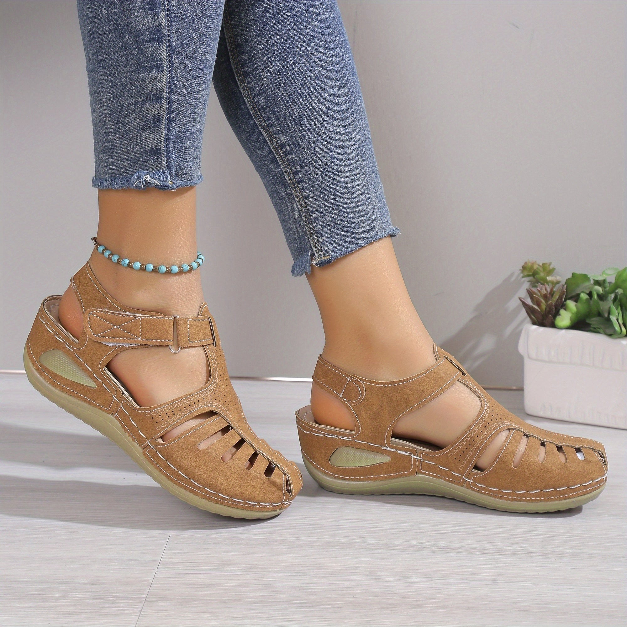 Leni – Cozy Sandals with Subtle Lift