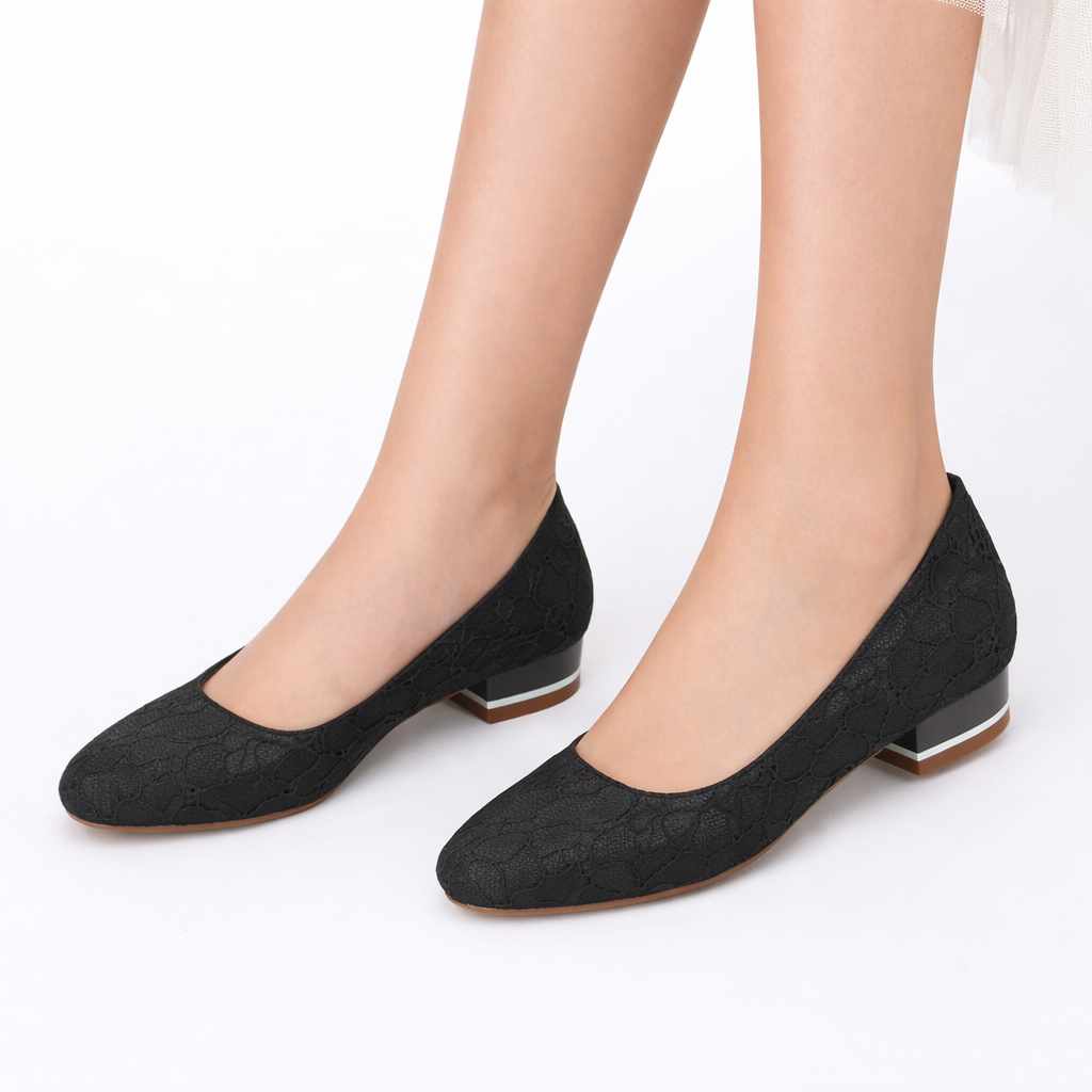 Women's White Lace Bridal Flats – Comfortable Round Toe Wedding Shoes with Low Heel