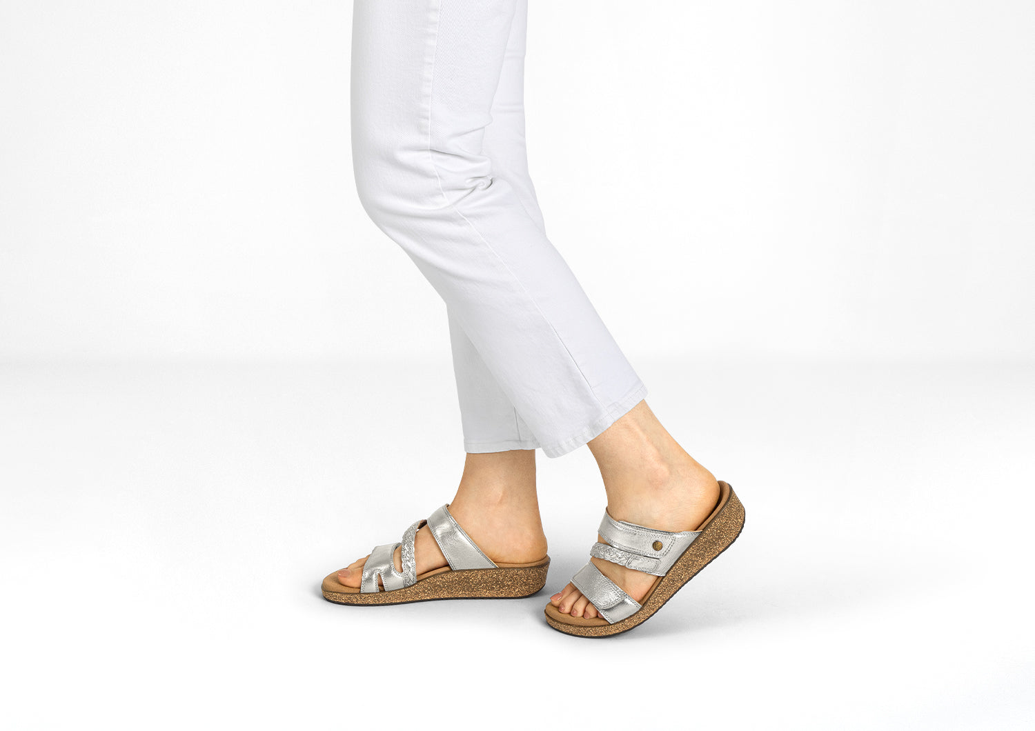Carrie – Elegant Platinum with a Radiant Shine