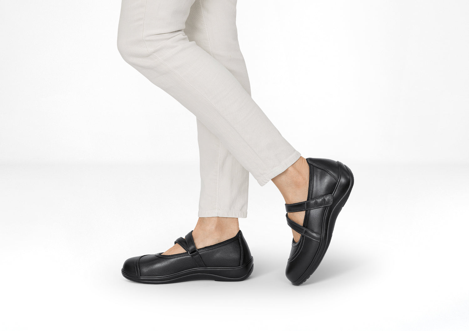 Celina – Timeless Elegance in Classic Black