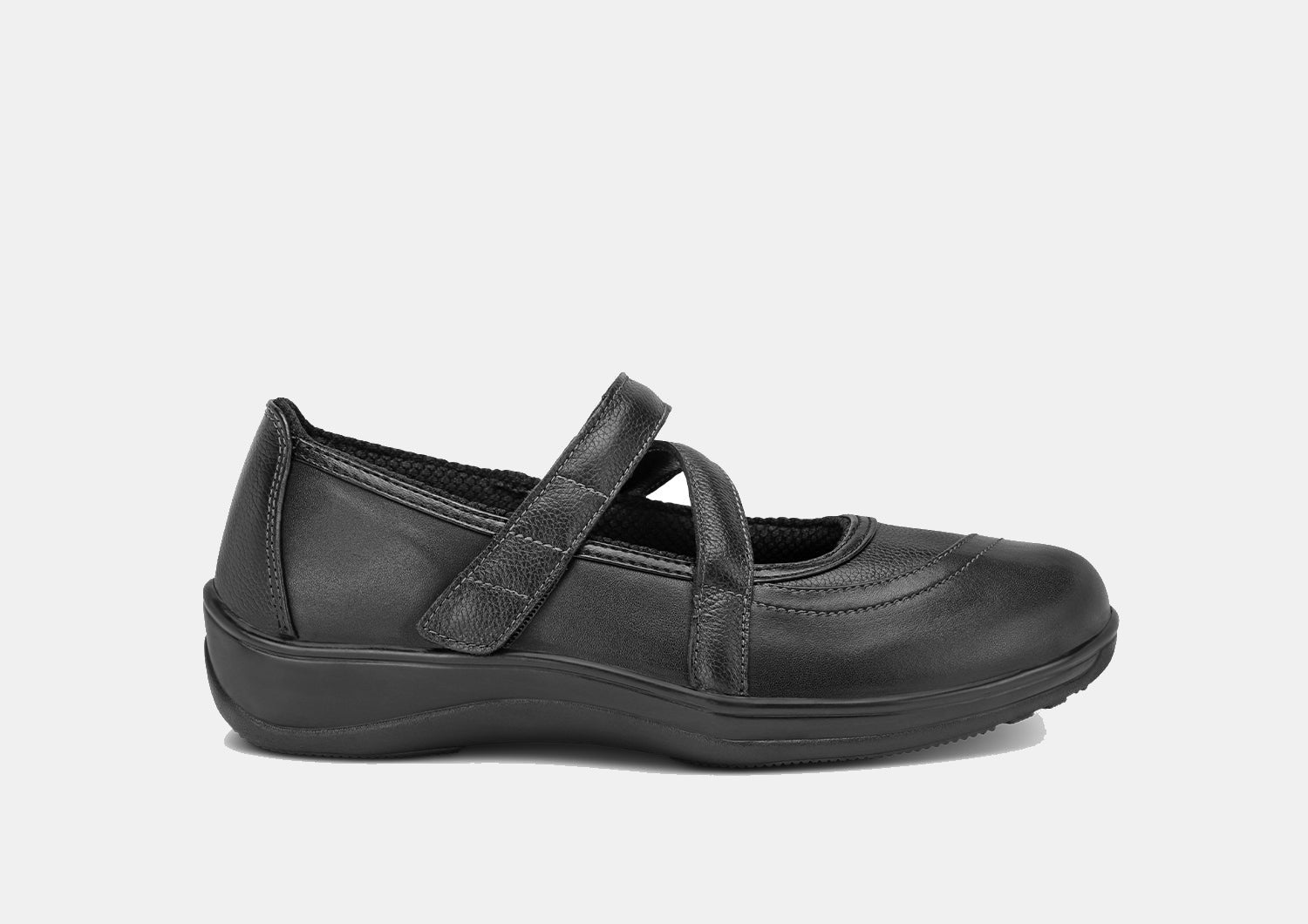 Celina – Timeless Elegance in Classic Black