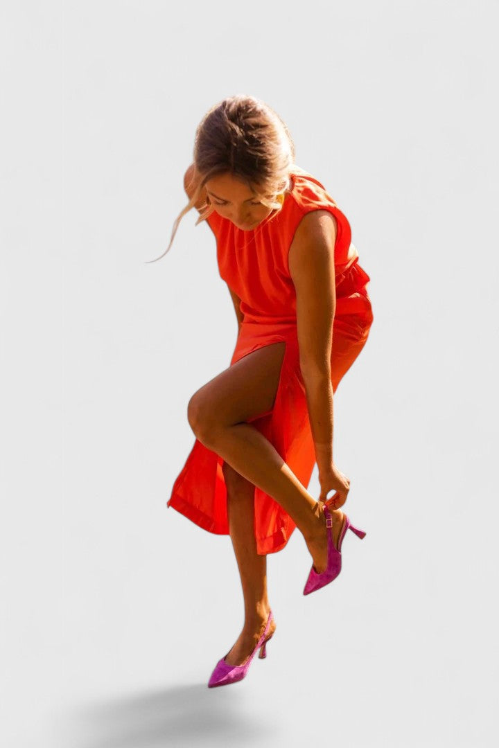 Theonae - Comfortable Midi Dress